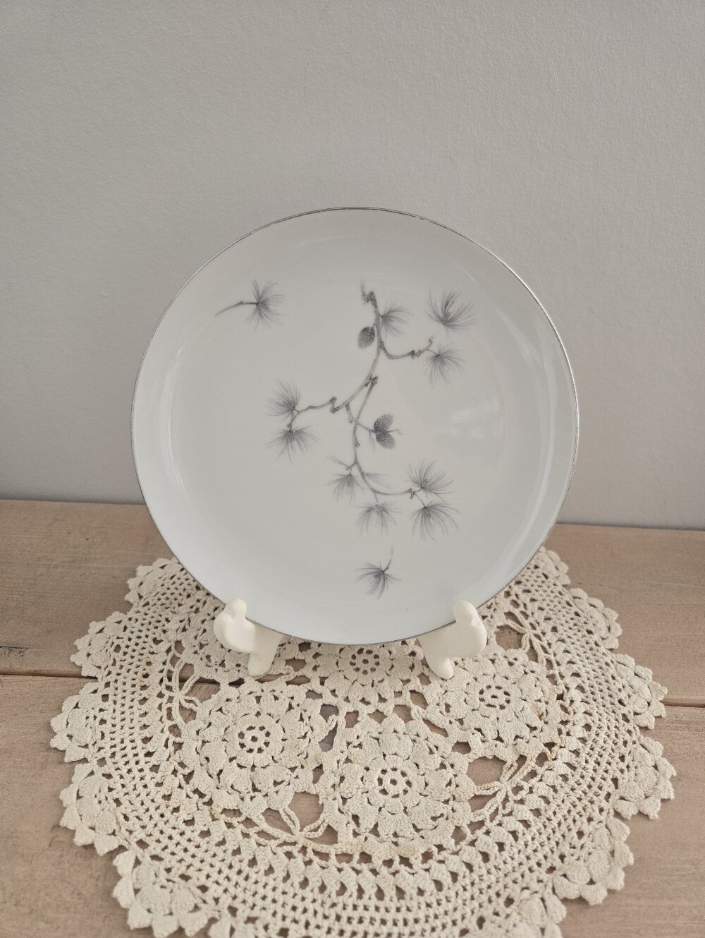 Vintage Amcrest Meito Caroline Pine Fine China Plate - Japan 1960s
